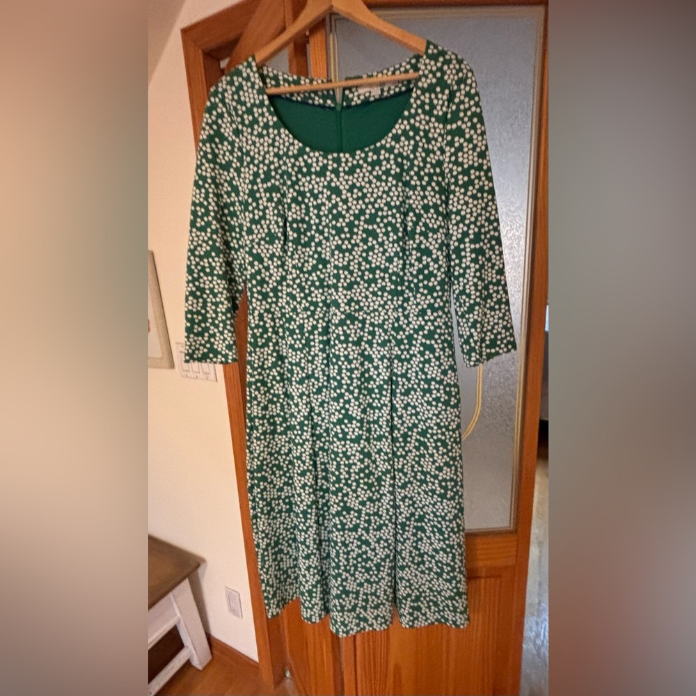 Boden Kelly green polka-dot A line dress with pockets. Heavy Jersey.